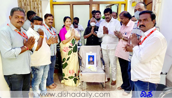 నేతాజీ సేవలకు ప్రతీ భారతీయుడు గర్వపడాలి