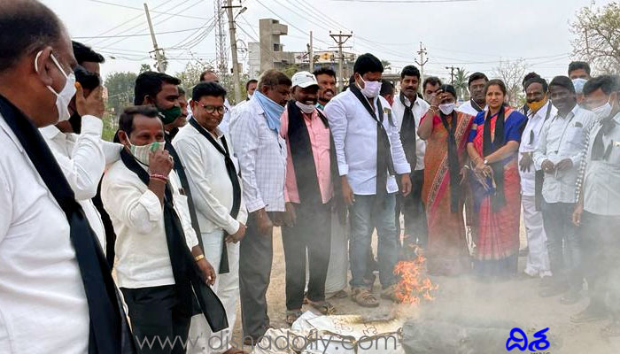 కరోనా కంటే బీజేపీనే పెద్ద వైరస్.. ప్రజలు అప్రమత్తంగా ఉండాలి