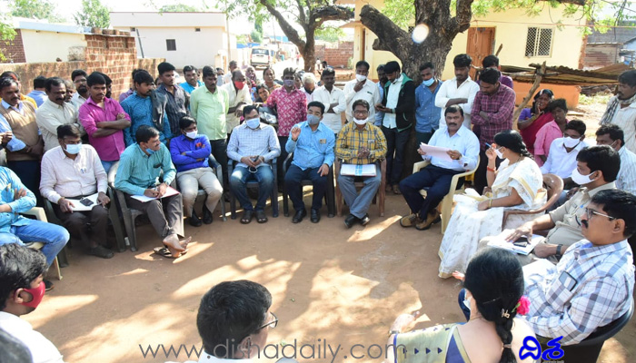 దళిత బంధు అవగాహన సదస్సులో.. లబ్ధిదారులకు సూచనలు