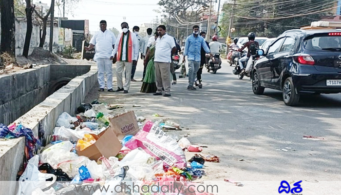 ప్రజాధనాన్ని దుర్వినియోగం చేస్తున్న టీఆర్ఎస్ సర్కార్: గజ్జల యోగానంద్