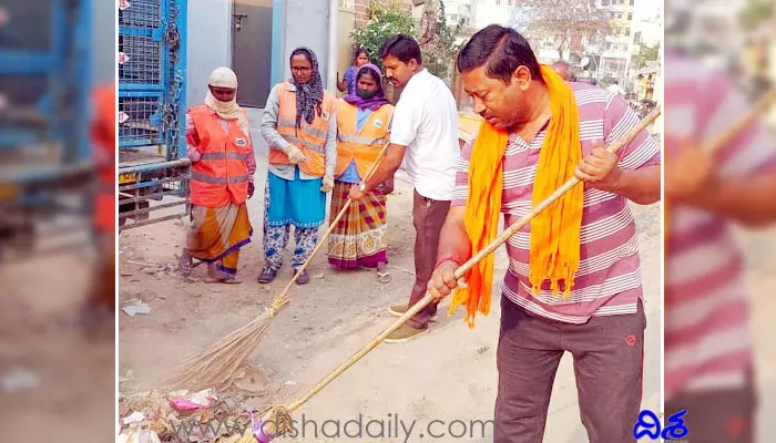 HYD: చీపురు పట్టి రోడ్లు ఊడ్చిన బీజేవైఎం జాతీయ నాయకుడు