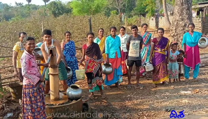 తాగునీటి కోసం గిరిజనుల ఇక్కట్లు.. నెల రోజులుగా నీళ్లు బంద్