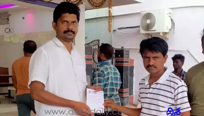 టిఫిన్ సెంటర్‌లపై కొరడా.. జరిమానా విధింపు