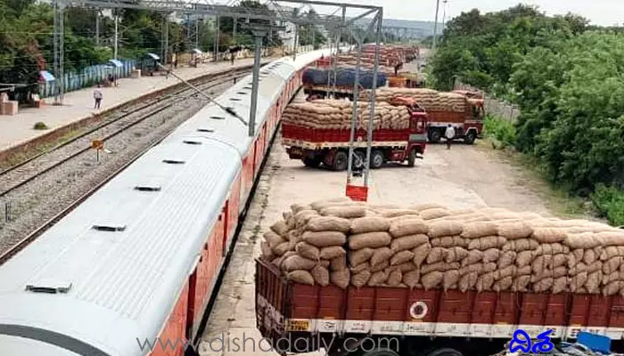 దక్షిణ మధ్య రైల్వేకు రికార్టు లాభాలు.. పార్సిల్ సర్వీస్‌తో రూ.వందల కోట్ల ఆదాయం