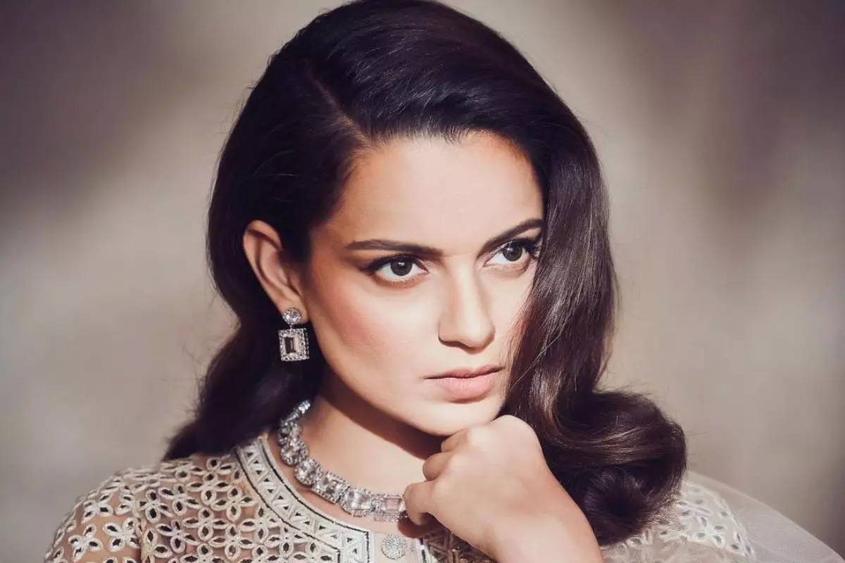 Kangana Ranaut to Play Indira Gandhi Role In Emergency Film