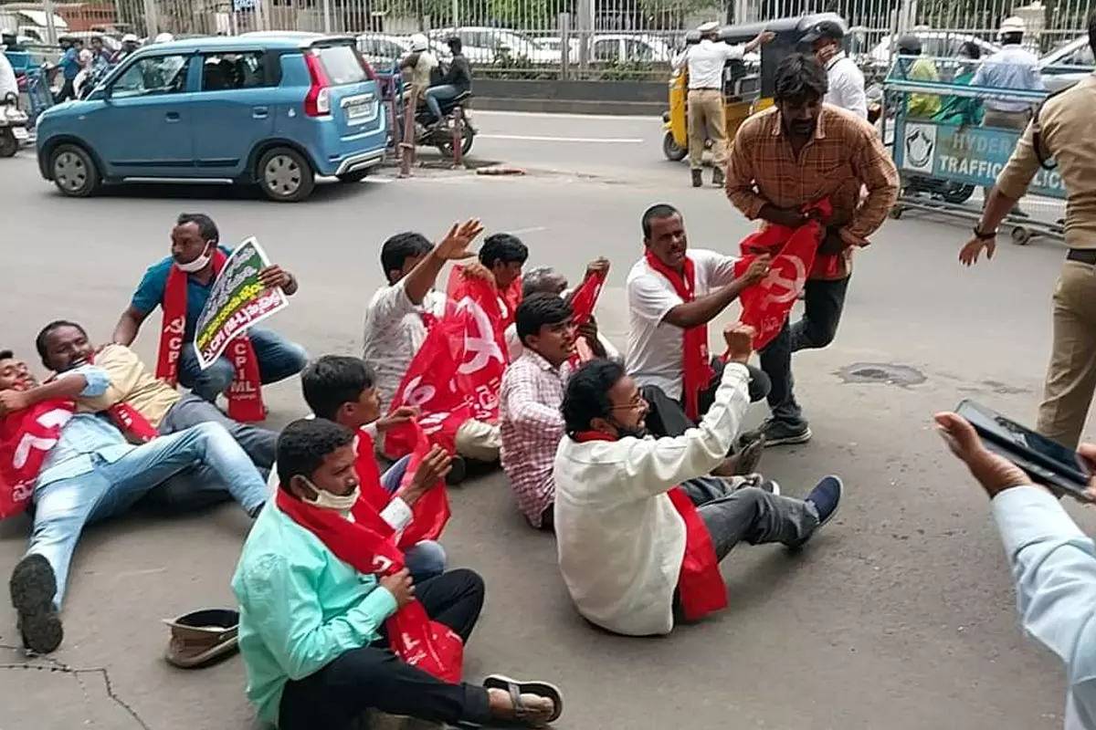 New Democracy Protest At Pragathi Bhavan Over Farmers Issues