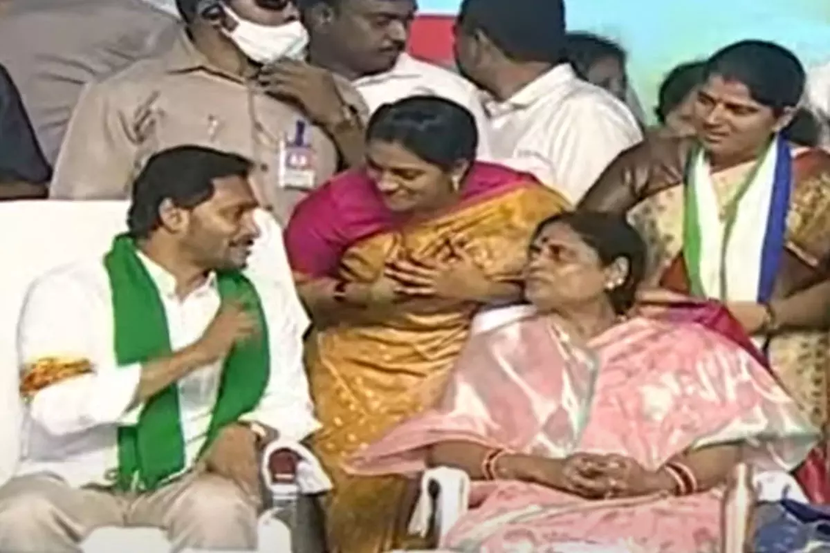 YS Vijayamma Attends YSRCP Plenary