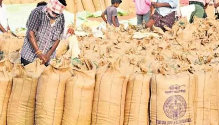 Central Government Releases Note On TS Paddy Procurement