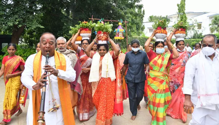 Governor Tamilisai Celebrates Bonalu Festival in Rajbhavan