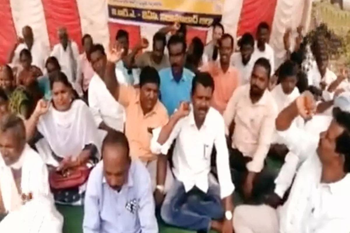 VRAs Protest Reaches to Third day in Indalwai