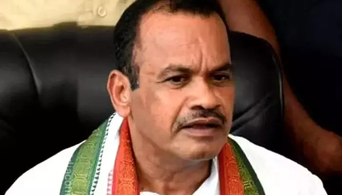 Komatireddy Venkat Reddy Says, KCR Government Failed to Extend  Flood Aid