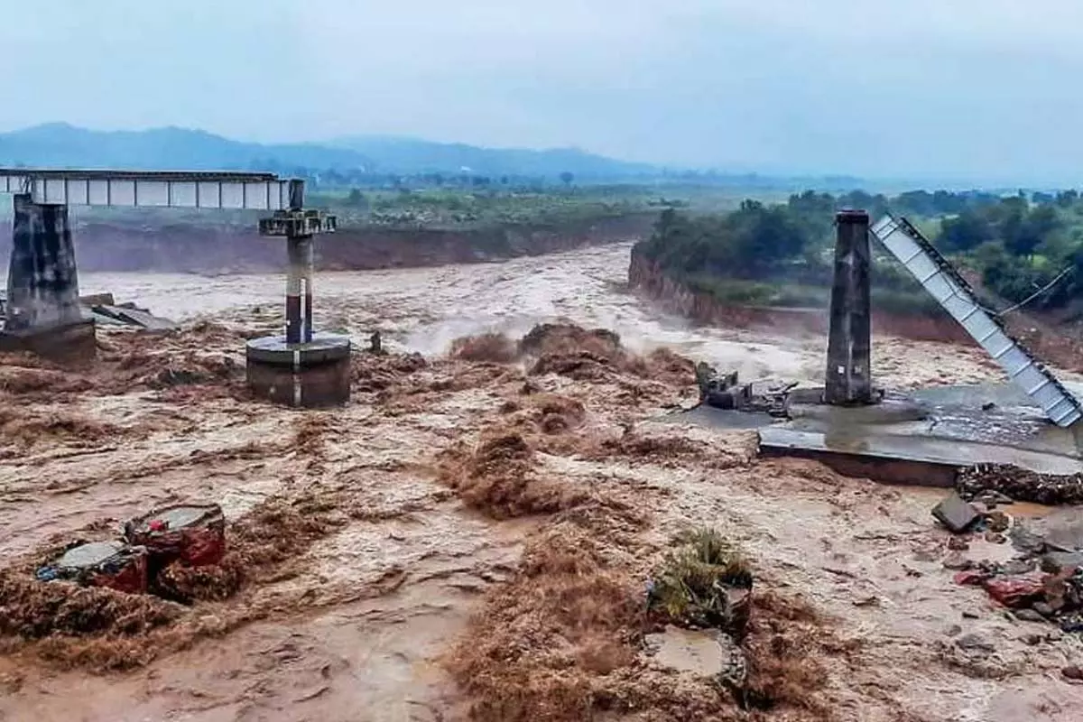 భారీ వర్షాలకు మూడు రోజుల్లో 50 మందికి పైగా మృతి