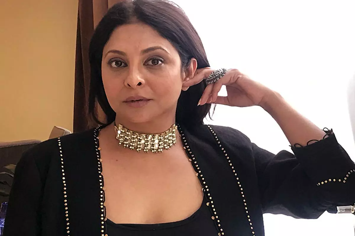 Shefali Shah: నమ్మిస్తూనే నవ్వుల పాలు చేస్తున్నారు.. ఎవరినీ నమ్మొద్దంటున్న షెఫాలీ