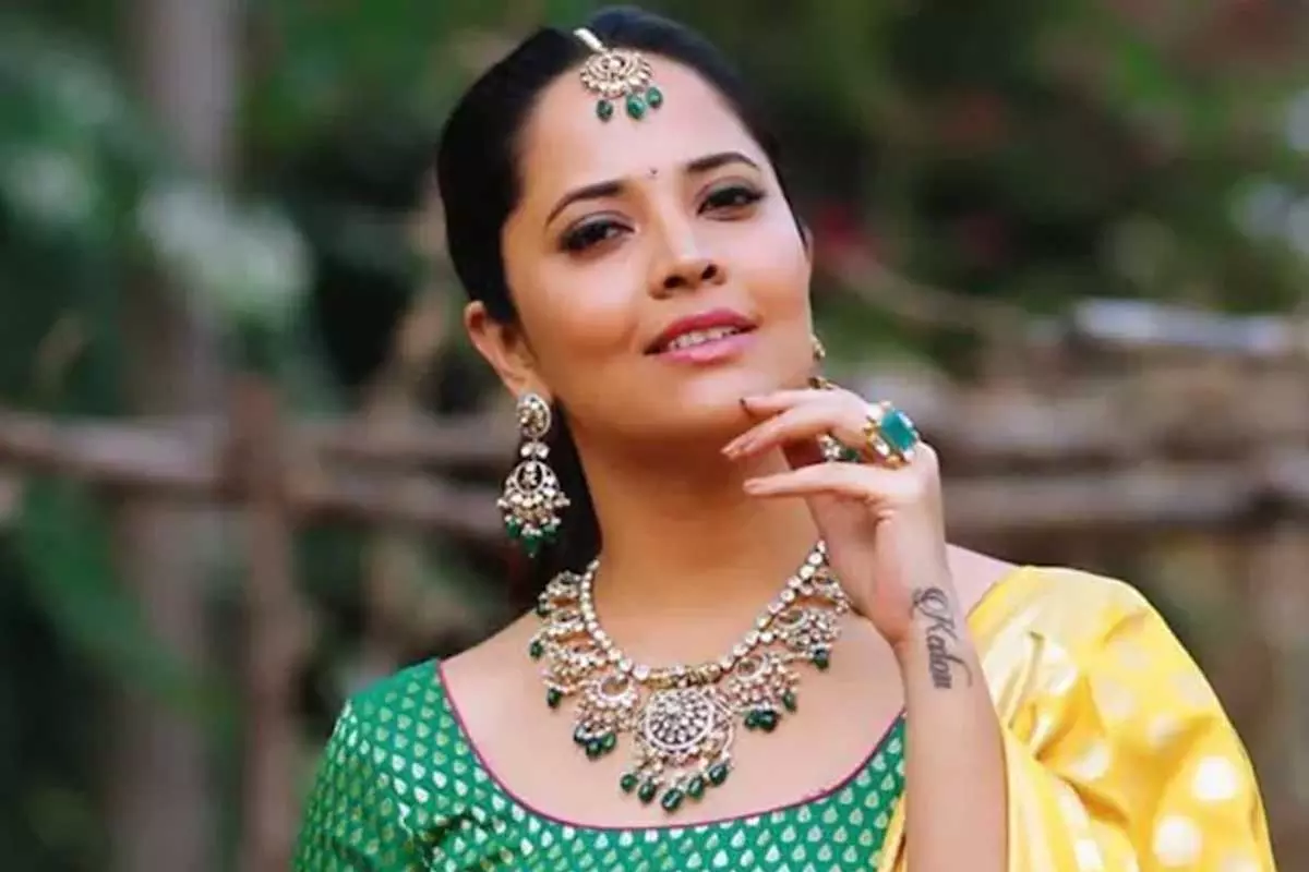 ట్విట్టర్ లో ఆంటీ ట్రెండ్.. సైబర్ పోలీసులకు Anasuya ఫిర్యాదు..!