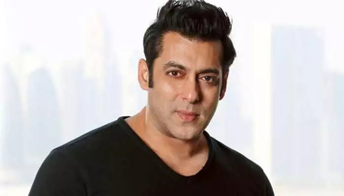 జేబులో అది దాచుకుంటూ కనిపించిన Salman Khan.. షాకింగ్ వీడియో