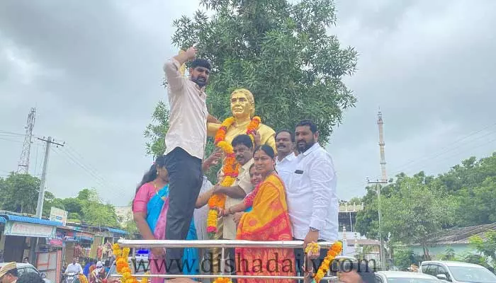 చాకలి ఐలమ్మ సేవలు మరువలేనివి : MLC పాడి కౌశిక్ రెడ్డి