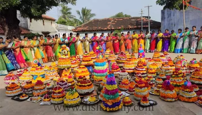 ఘనంగా సద్దుల బతుకమ్మ వేడుకలు