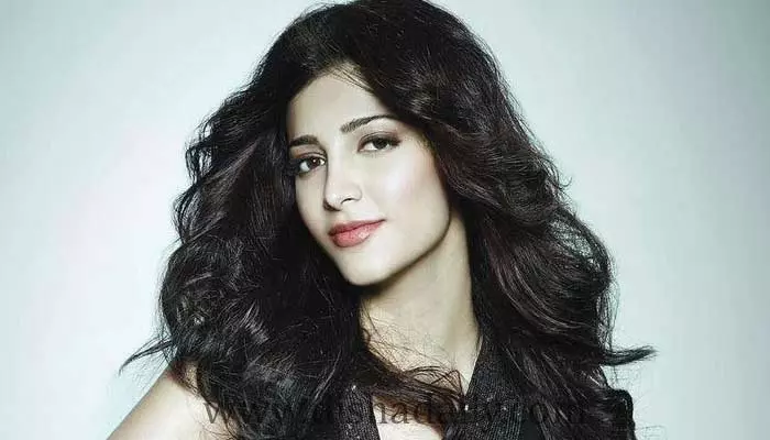 న్యూడ్ ఫొటోలను షేర్ చేసి Shruti Haasan ..