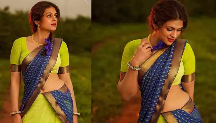 పదహారేళ్ల పాపలా మూస్తాబైన Shraddha Das.. నాభీ అందాలు చూపిస్తూ