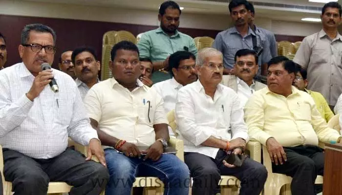 ఎస్సీ, ఎస్టీ కమిషన్‌తో న్యాయం జరగడం లేదు