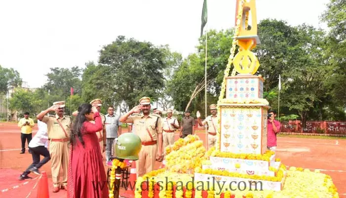 పోలీస్ అమరవీరుల త్యాగాలు మరువలేనివి : జిల్లా కలెక్టర్ నిఖిల