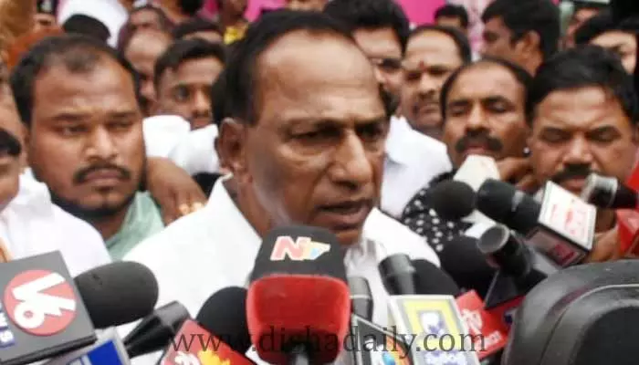 గన్‌మెన్లు లేకుండా ఒంటరిగా ఆస్పత్రికి Minister Mallareddy