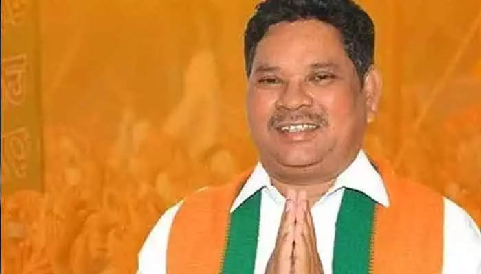 BJP అంటే కేసీఆర్‌కు భయం పట్టుకుంది: MP Soyam Bapu Rao ఫైర్