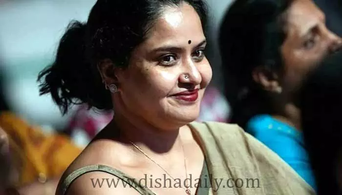 చెల్లి పెళ్లిలో కంట్రోల్ తప్పిన Pragathi: బ్యాండ్‌పైకి ఎక్కి మరీ (వీడియో)