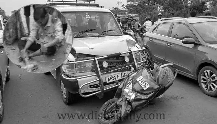 అంత్యక్రియలు ముగించుకుని వస్తుండగా రోడ్డు ప్రమాదం..