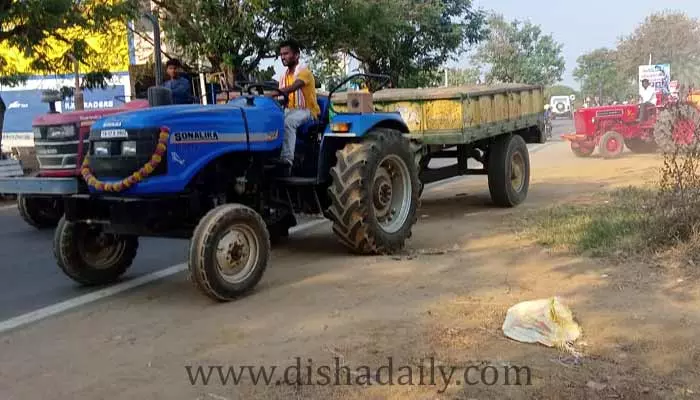 జోరుగా ఇసుక రవాణా.. 9 ట్రాక్టర్ల పట్టివేత