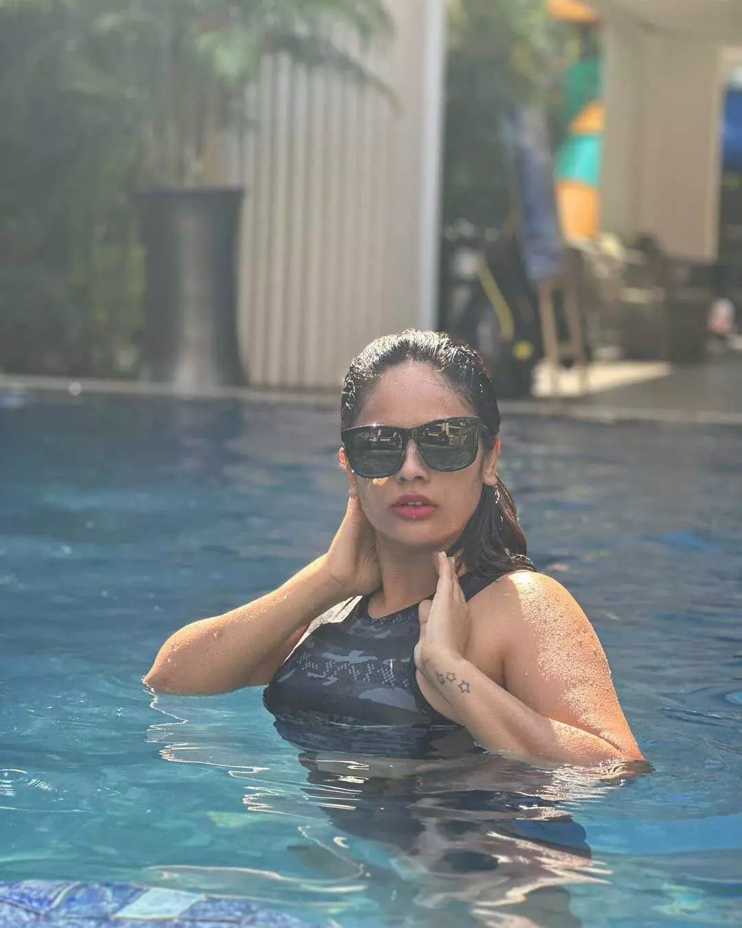 Nandita Swetha Swimming Pics : స్విమ్మింగ్ పూల్‌లో  తడి అందాలతో మతి పోగొడుతు....