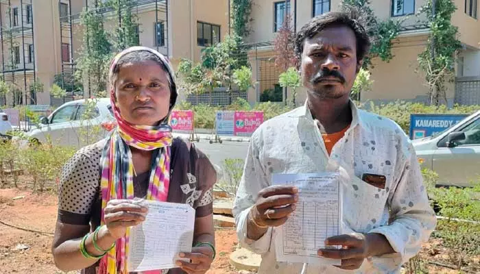 భర్త లేని సమయాన్ని చూసి గుడిసె తొలగించారు..