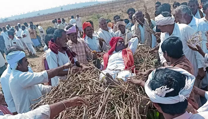 కాసేపట్లో అంత్యక్రియలు.. షాక్ ఇచ్చిన కాటికాపరి!