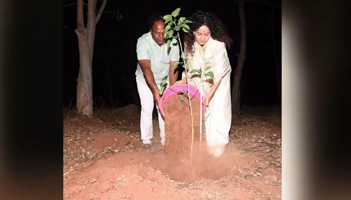 ఆ ఛాలెంజ్‌లో పాల్గొన్న బాలీవుడ్ ఫైర్ బ్రాండ్