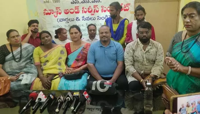 షర్మిల, శంకర్ నాయక్ బహిరంగంగా క్షమాపణ చెప్పండి: ట్రాన్స్ జెండర్స్