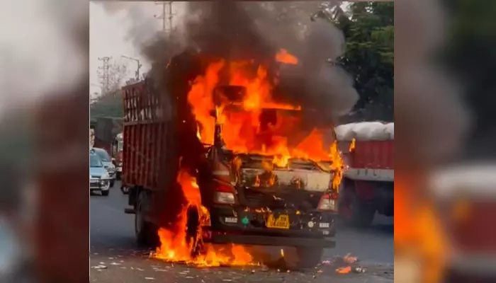 డీసీఎంలో చెలరేగిన మంటలు