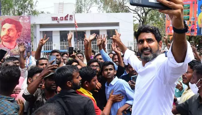 అది శాడిజం జగన్ రెడ్డి: Nara Lokesh Selfie Raging