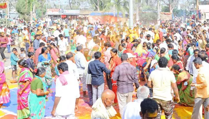 ఐనవోలుకు పోటెత్తిన భక్తజనం.. కనుల పండువగా మల్లన్న కళ్యాణం..