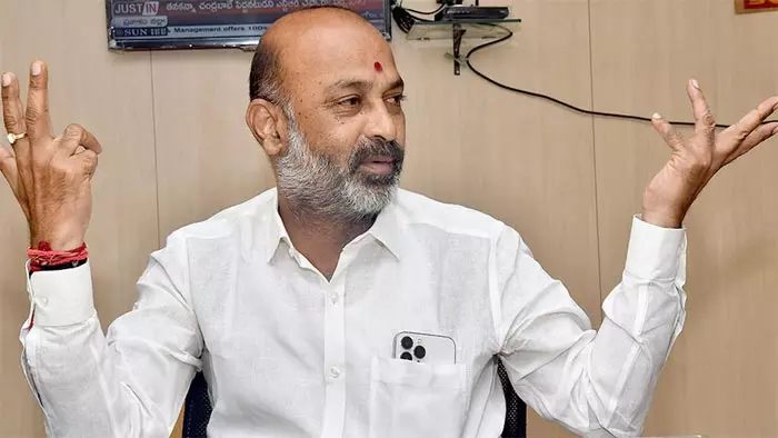 బ్రేకింగ్: T-బీజేపీ చీఫ్ బండి సంజయ్‌కు నోటీసులు జారీ చేసిన సిట్