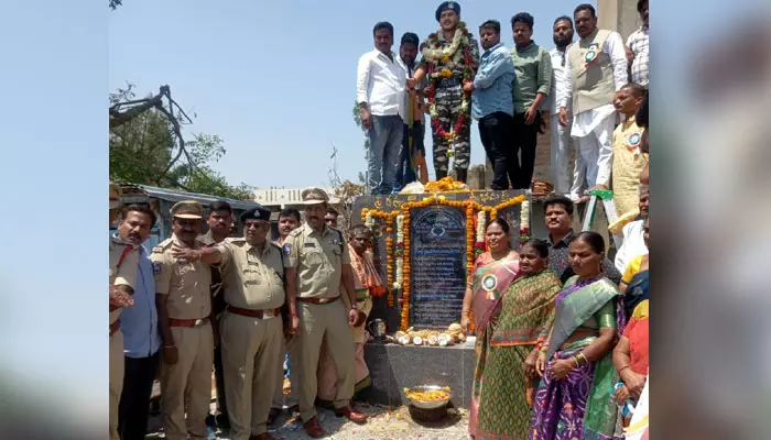 చిట్యాలలో జవాన్ విగ్రహం ఆవిష్కరణ..