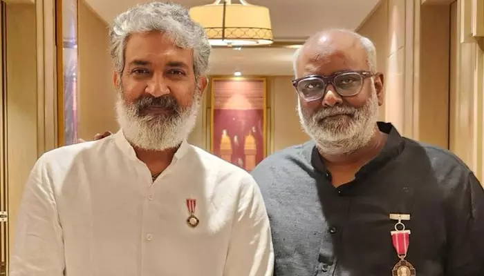 keeravani: ‘పద్మ శ్రీ’ అవార్డు అందుకున్న కీరవాణి..  గర్వంగా ఉందన్న రాజమౌళి