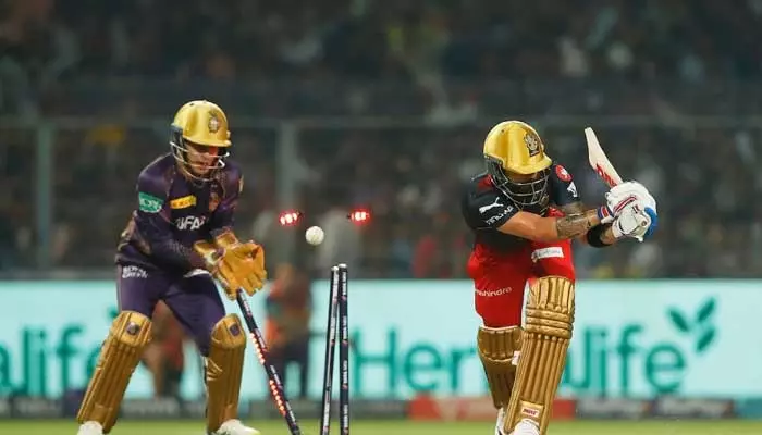 RCB vs KKR : 123 పరుగులకే కుప్పకూలిన RCB