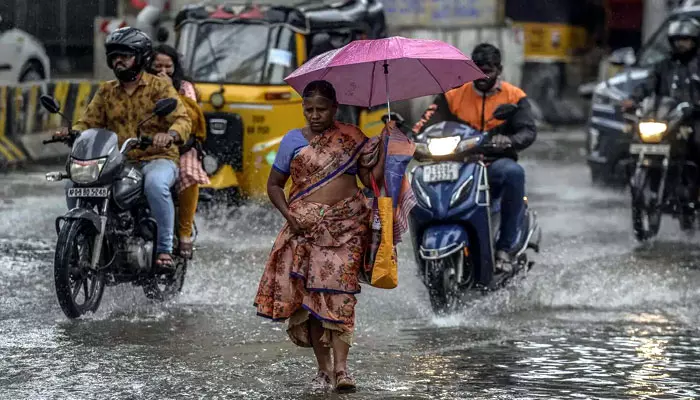 HYD : పలు ప్రాంతాల్లో భారీ వర్షం