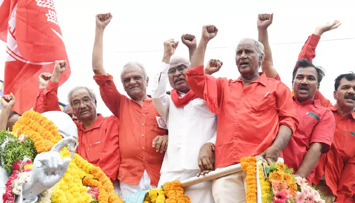 ప్రధాని మోడీకి 30 మంది దత్తపుత్రులు ఉన్నారు: CPI నారాయణ