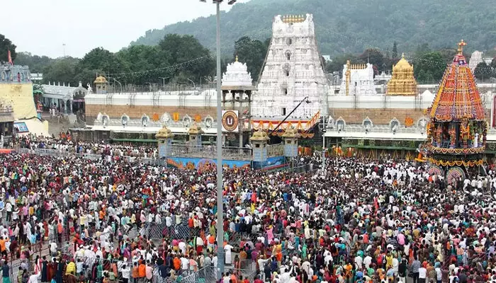 Tirumala: భక్తులకు దివ్య దర్శనం టికెట్లు ఇచ్చేది అక్కడే..!