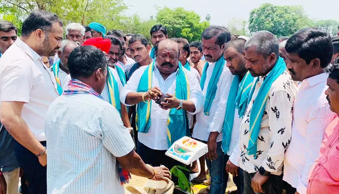 TS: ప్రతి గింజను కొనుగోలు చేస్తాం.. మంత్రి గంగుల హామీ