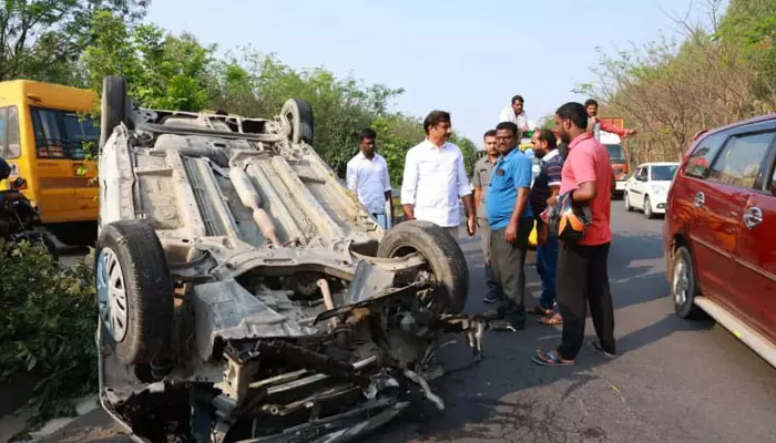 మాన‌వ‌త్వం చాటుకున్న ఎంపీ కొత్త ప్రభాకర్ రెడ్డి