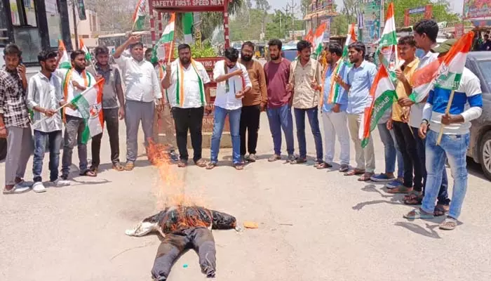 ఈటల రాజేందర్ దిష్టిబొమ్మ దహనం..