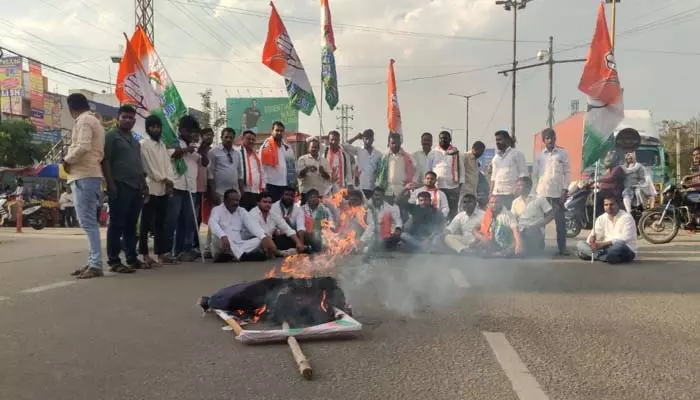 ఈటల రాజేందర్ క్షమాపణ చెప్పాలి..