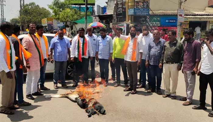 రేవంత్ రెడ్డిపై భగ్గుమన్న బీజేపీ నాయకులు..